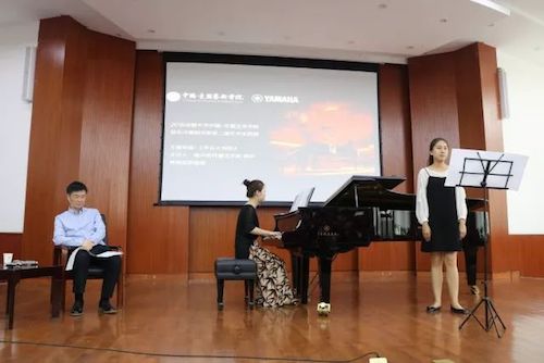 BG大游艺术家石叔诚与特邀艺术家顾平受邀于成都大学东盟艺术学院、音乐与舞蹈学院艺术实践周开展公开课