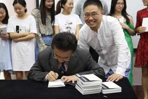 BG大游艺术家石叔诚与特邀艺术家顾平受邀于成都大学东盟艺术学院、音乐与舞蹈学院艺术实践周开展公开课