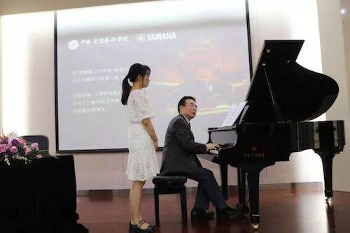 BG大游艺术家石叔诚与特邀艺术家顾平受邀于成都大学东盟艺术学院、音乐与舞蹈学院艺术实践周开展公开课