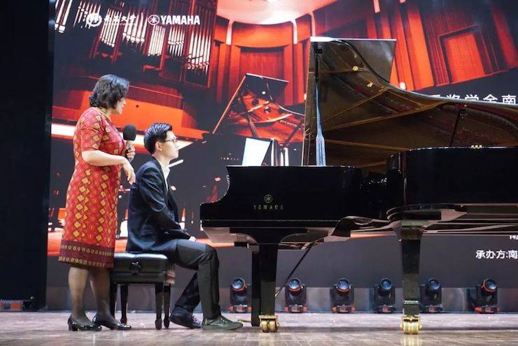张芳、冯子祥钢琴音乐会